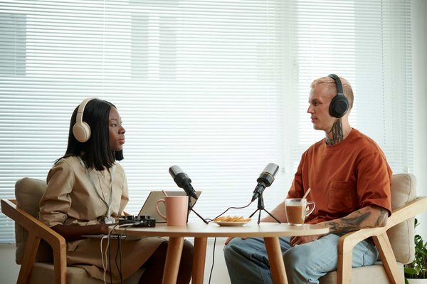 En quoi l'essor des podcasts modifie-t-il les habitudes d'écoute et d'apprentissage ?