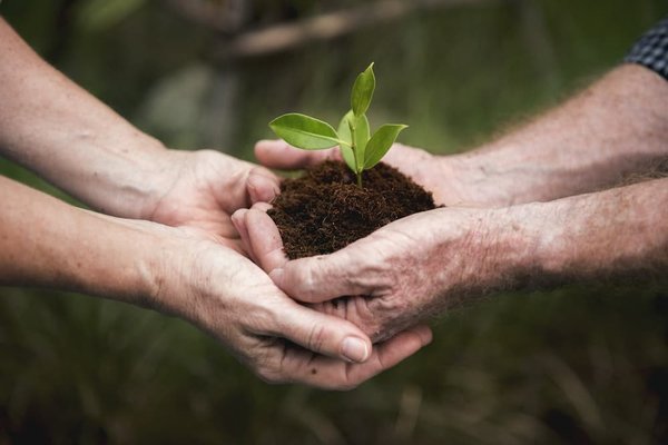Quelles initiatives pour encourager la conservation de l'eau dans la communauté ?